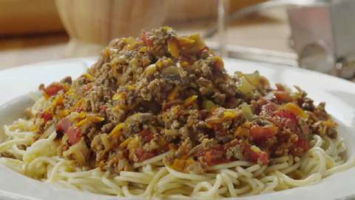 Picture of cooked spaghetti bolognese in a bowl